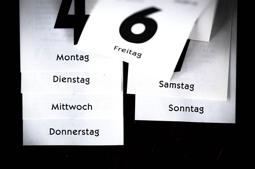 Feiertage in der Woche lassen die Gesamtzahl der Arbeitstag sinken.