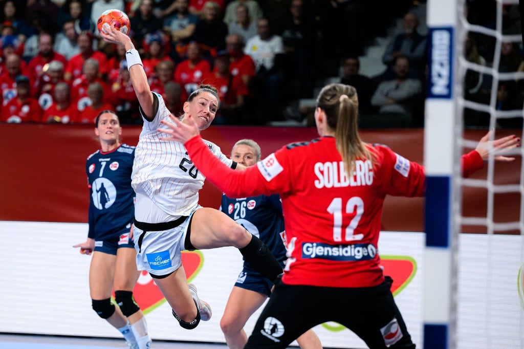 Die deutschen Handballerinnen hoffen gegen Slowenien auf einen erfolgreichen EM-Abschluss.