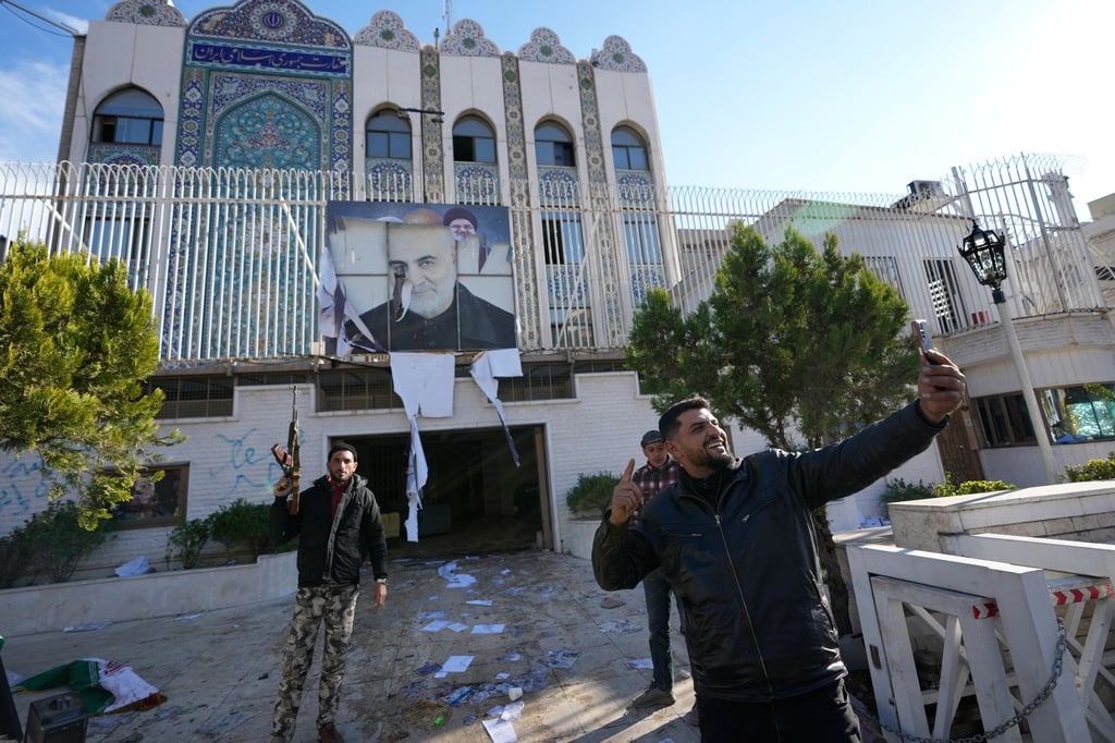 Nach dem Umsturz in Syrien stürmten Aufständische die iranische Botschaft in Damaskus. Teheran steht nach dem Sturz von Baschar al-Assad vor einem neuen Dilemma. (Archivbild)