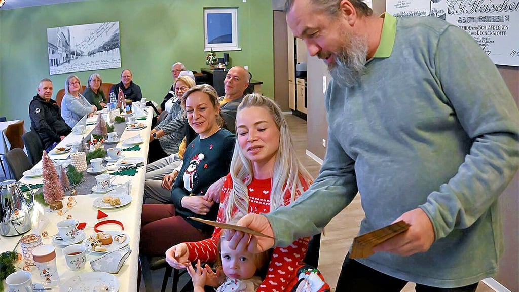 Mike Eley bedankt sich bei den Mietern, die eine Inklusivmiete zahlen, mit einem Gutschein fürs „intelligente Verschwenden“ des Stroms.
