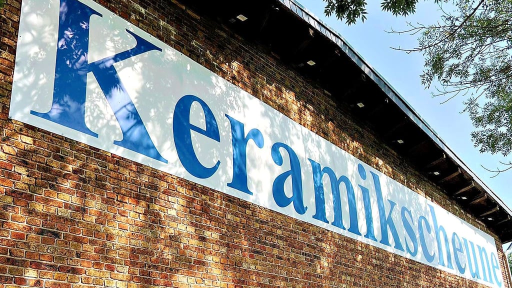 Der Name der Keramikscheune bleibt – immerhin ist er zu einer Art Marke geworden, die weit über Keramik hinausgeht.