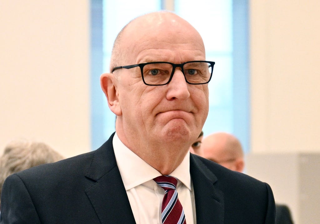 Der SPD-Politiker Woidke muss bei der Wahl des Ministerpräsidenten im Landtag in Potsdam in einen zweiten Wahlgang.