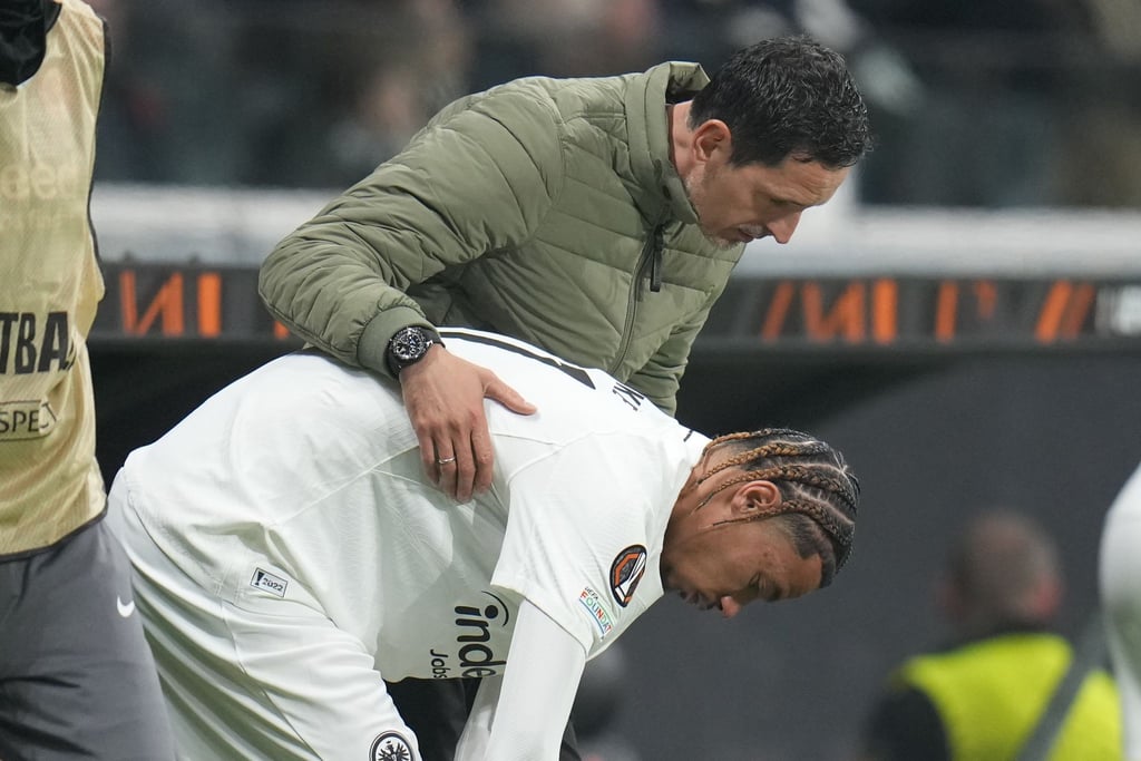 Sprachen am Tag vor dem Spiel in Lyon: Dino Toppmöller und Hugo Ekitiké.