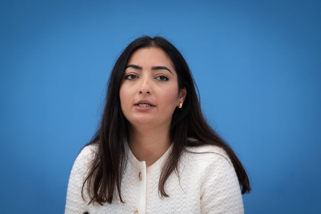 Staatsministerin Reem Alabali-Radovan (SPD) findet die aktuelle Debatte um Rückführungen nach Syrien unmöglich.