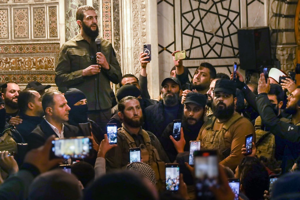 Millionen Syrer wie auch Regierungen im Ausland stehen nun vor der Frage: Welche Ziele verfolgt Abu Mohammed al-Dschulani, und welche Form von Gesellschaft strebt er in Syrien an?