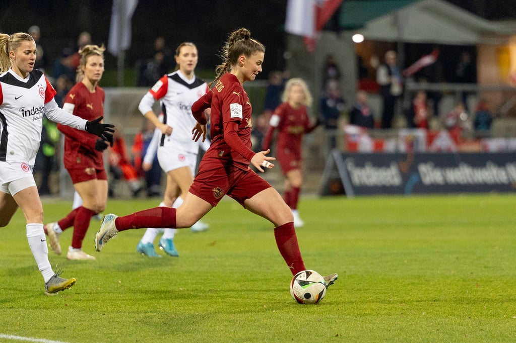 Julia Magerl im Spiel gegen Eintracht Frankfurt.