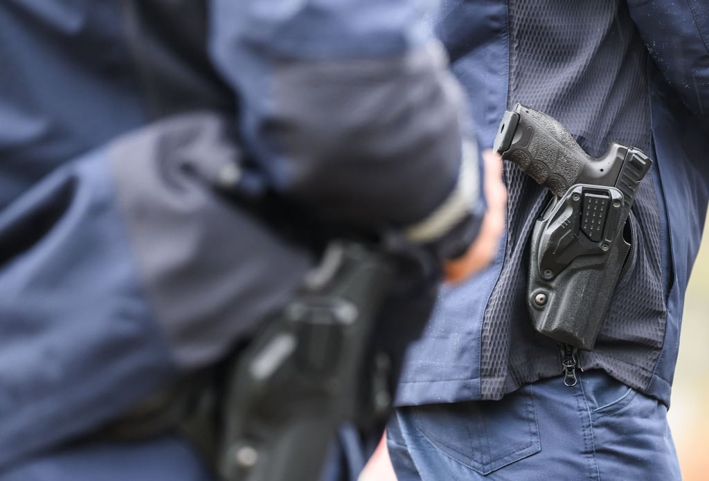 Ein mutmaßlicher Drogendealer sitzt nach umfangreichen Ermittlungen und einer Durchsuchung in U-Haft. (Symbolbild)