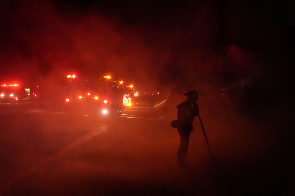 Mehr als 1.000 Feuerwehrleute sind im Einsatz.