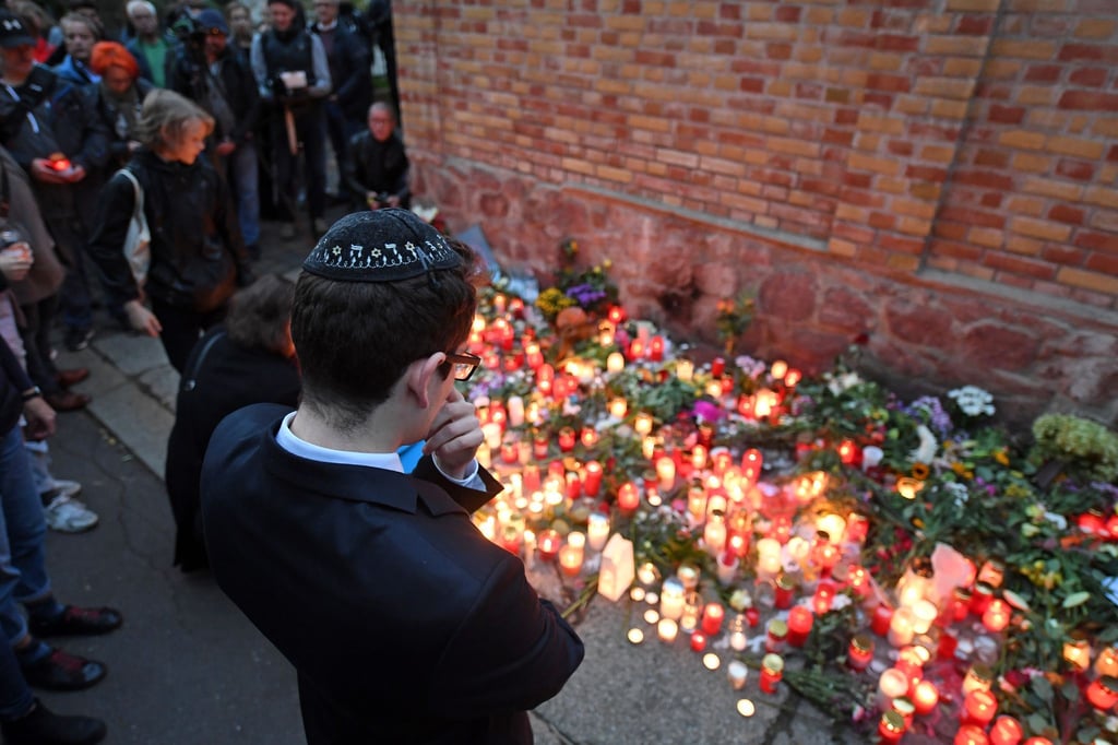 Antisemitismus von Rechts ist nach Einschätzung des Bundesverbands Rias besonders gewalttätig - wie der Anschlag auf die Synagoge in Halle 2019. (Archivbild)