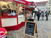 Auf dem Zeitzer Weihnachtsmarkt sind vor allem Schoko-Früchte und gebrannte Mandeln vergleichsweise preiswert und gefragt.  