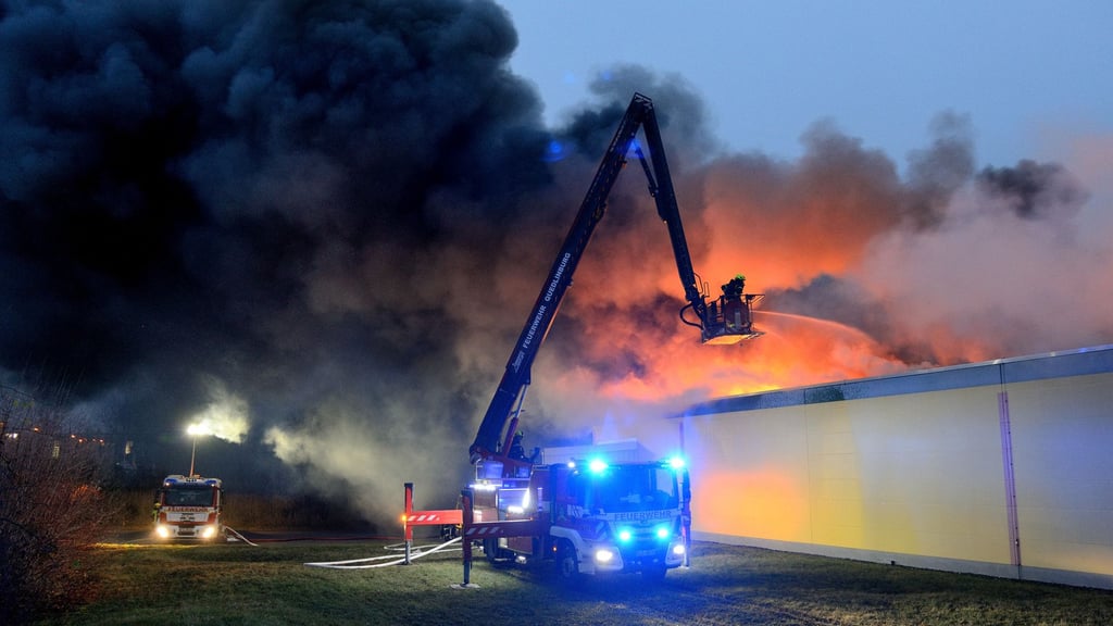 Das Feuer war am Montagnachmittag in dem Lebensmittelgroßmarkt in Quedlinburg ausgebrochen.