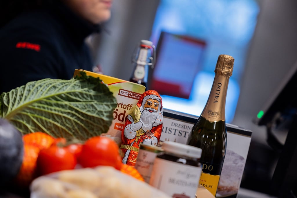 Der Weihnachtseinkauf kann - je nach Produktauswahl - in diesem Jahr etwas teurer sein als 2023.