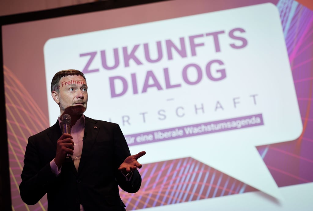 Überbordende Bürokratie ist nach Ansicht von FDP-Chef Christian Lindner ein Misstrauensvotum des Staates gegen die Bürger.