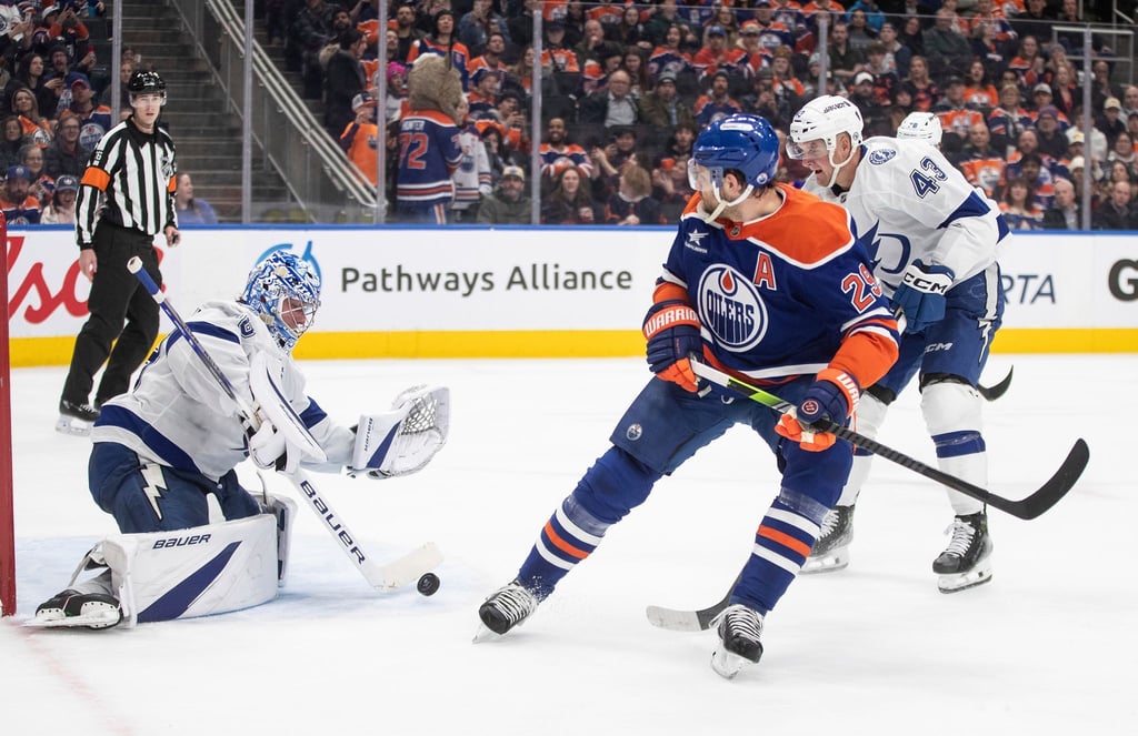 Leon Draisaitl erzwang ein Eigentor und führte die Oilers zum Sieg gegen Tampa Bay.