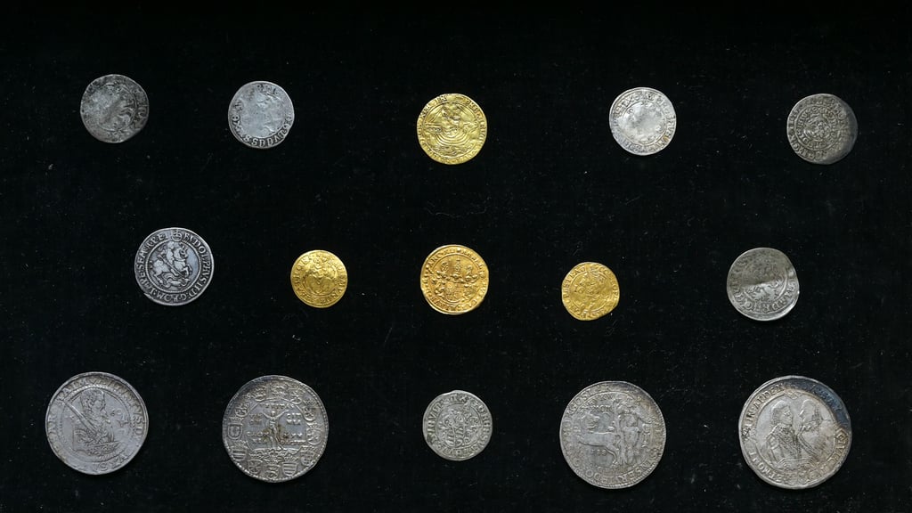 Einige der historischen Münzen, die in der Eisleber Andreaskirche gefunden worden sind.