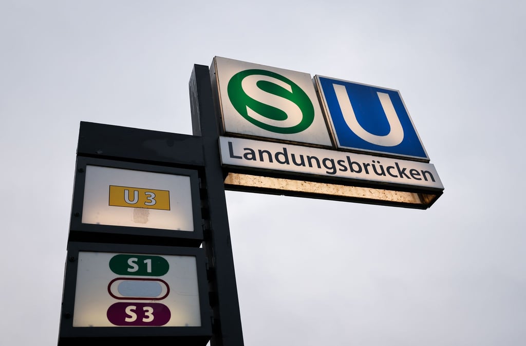 Der ADAC bescheinigt S- und U-Bahn in Hamburg hohe Pünktlichkeitswerte. (Archivbild)