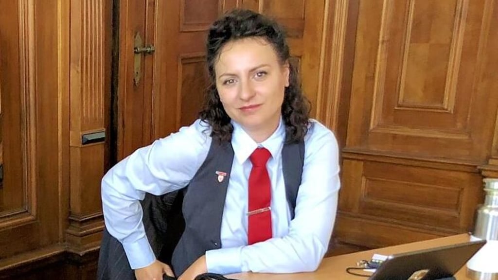 Politikerin der Satirepartei „Die Partei“: Das Hitler-Kostüm von OB-Kandidatin Dörte Jacobi auf einer Halloween-Party sorgt für Diskussionen.