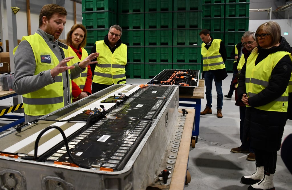 In Magdeburg werden Batterien von E-Autos auseinandergebaut und verwertet.