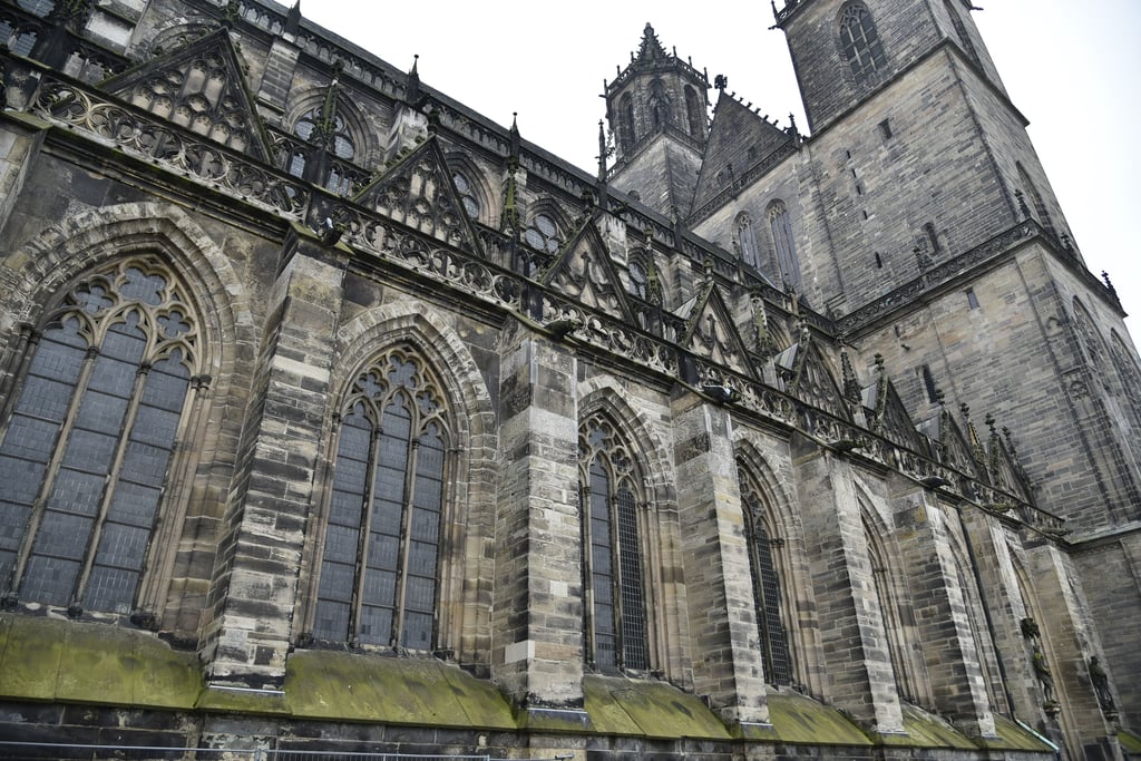 Blick auf den Magdeburger Dom. Hier war früher ein imposantes Glasfenster verbaut. Es ist jetzt wieder sichtbar.