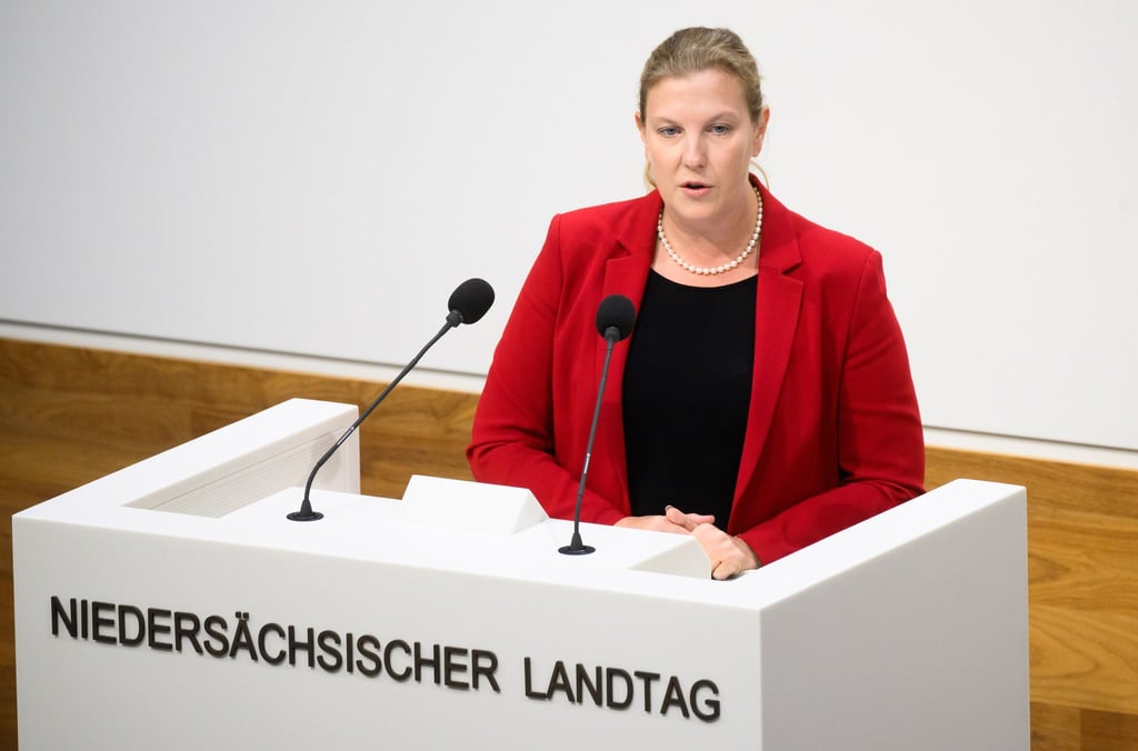 Die CDU-Abgeordnete Hermann wirft der Justizministerin Tatenlosigkeit und Unwissenheit vor.