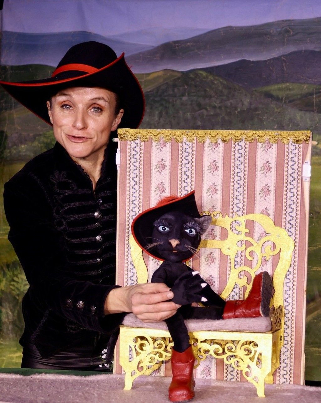 "Der gestiefelte Kater" als Puppenspiel in Köthen: Zu sehen mit Kerstin Dathe in der Schlosskapelle an diesem Samstag.