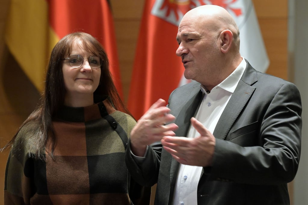 Für die SPD-Politikerin Katrin Lange hieß es, Abschied nehmen vom Finanzministerium – Robert Crumbach übernimmt.