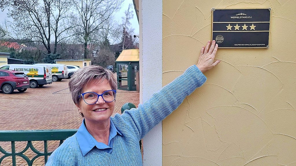 Das vor drei Jahren eröffnete Cochstedter Hotel Eichengrund ist von der Dehoga mit dem vierten Stern klassifiziert worden. Hotelchefin Heike Möwes ist stolz auf ihr Team, das dies ermöglich hat.