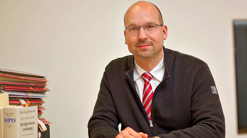 Markus Brodowski ist seit zwanzig Jahren Scheidungsanwalt in Zerbst.