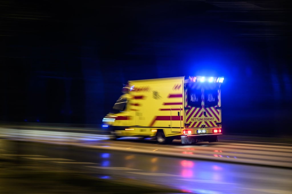 Eine junge Mutter ist im Landkreis Wesermarsch unter anderem mit ihrem Säugling im Auto unterwegs, als es zu einem tödlichen Unfall kommt. (Symbolbild)