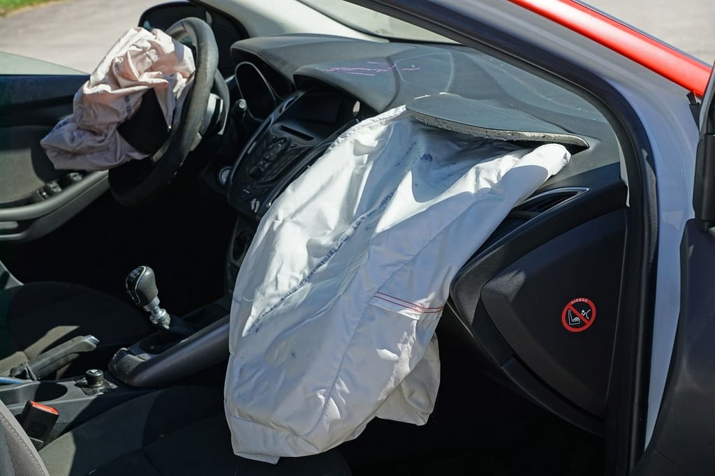 Bei einem schweren Unfall nahe Elbingerode ist ein Skoda gegen einen Baum gekracht.