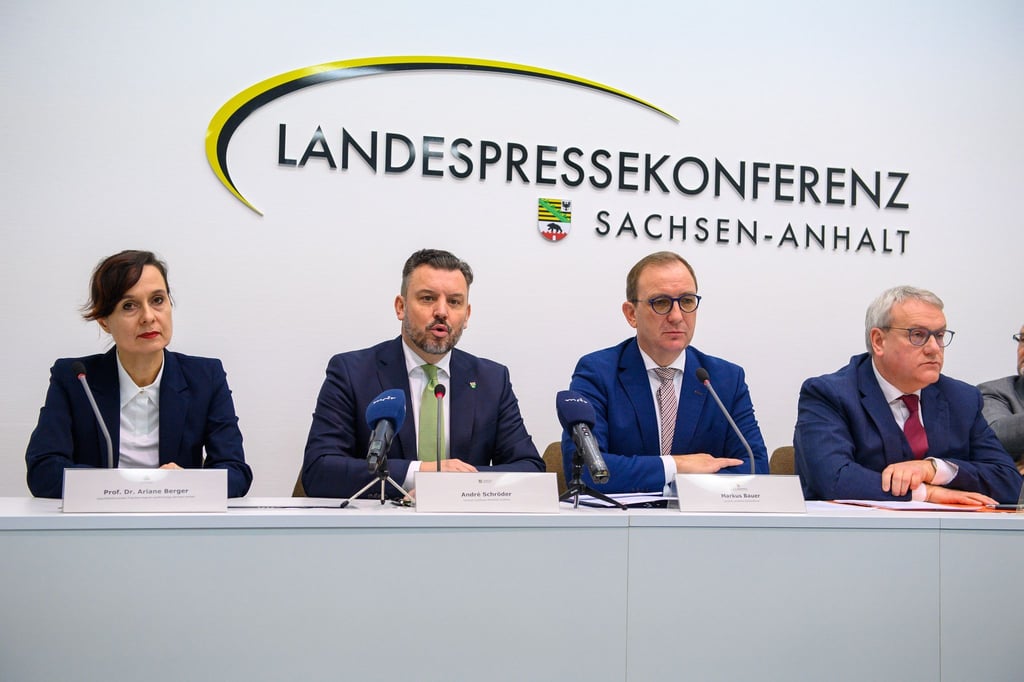 In Sachsen-Anhalt müssen die Landkreise bei der Hebesatzhöhe zugunsten der Städte und Gemeinden weit hinter ihrem eigentlichen Bedarf zurückbleiben.