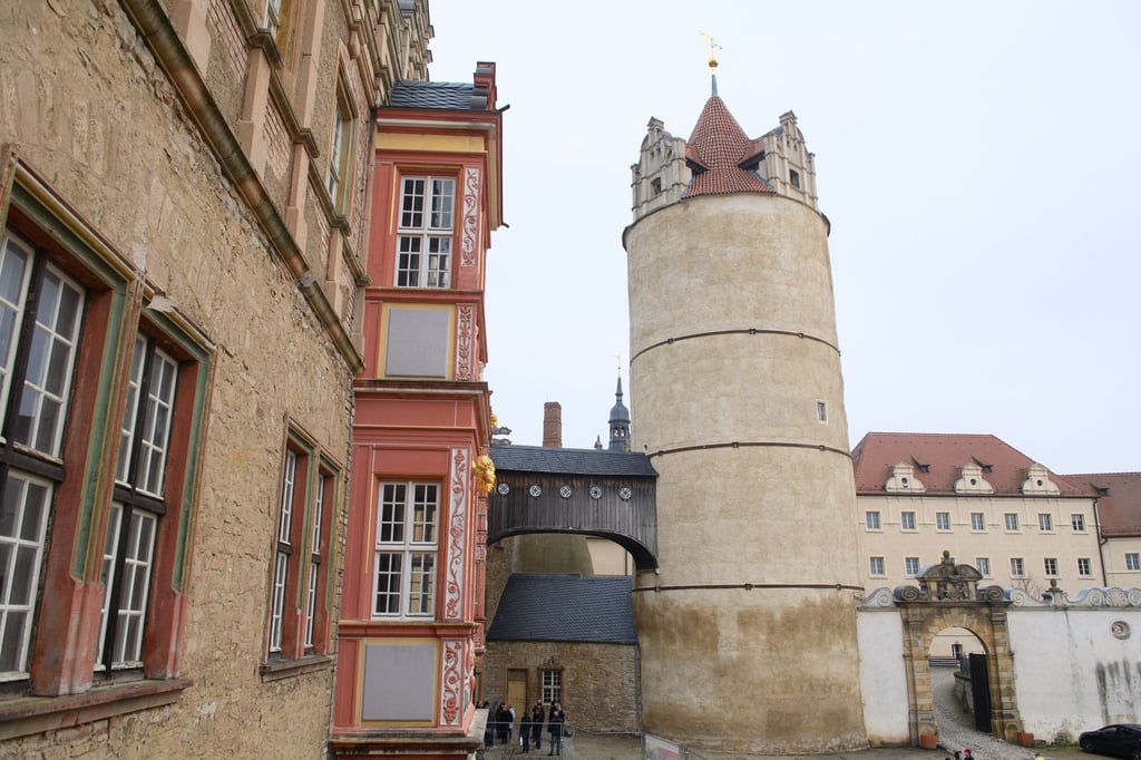 Die Arbeiten am Eulenspiegelturm begannen im Juli 2023 und bildeten den Auftakt zum Start des Sonderinvestitionsprogramms von Bund und Land.