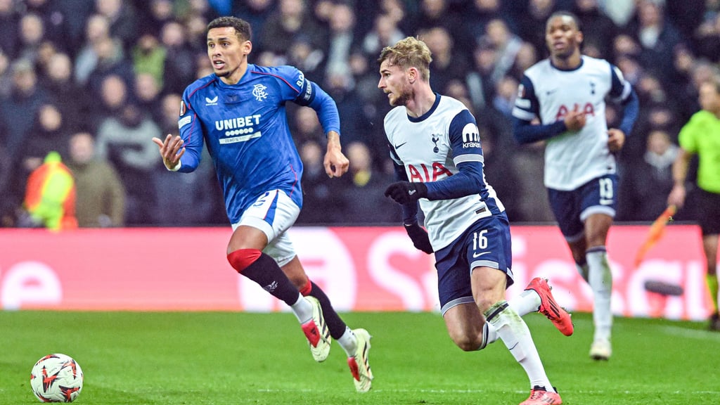 Timo Werner (r.) im Laufduell mit James Tavernier.