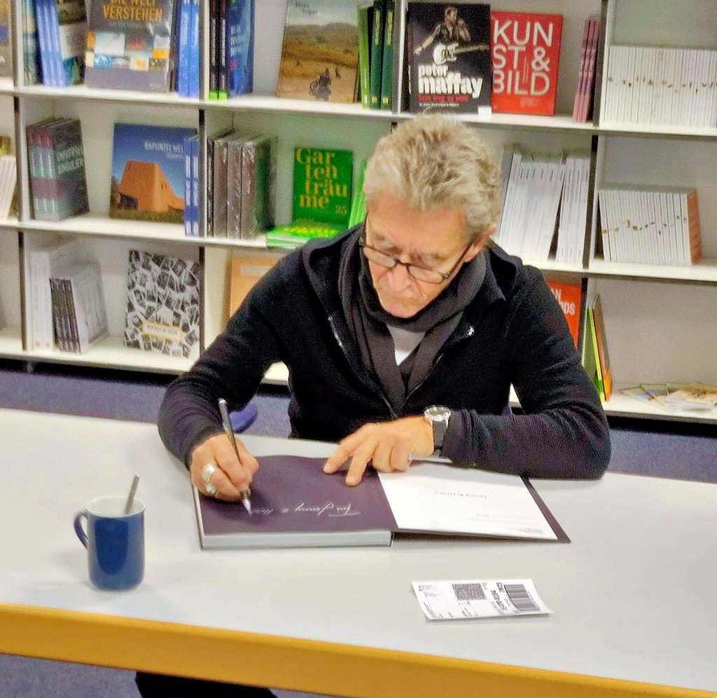 In Calbe signierte Peter Maffay 700 Exemplare seines Buches.