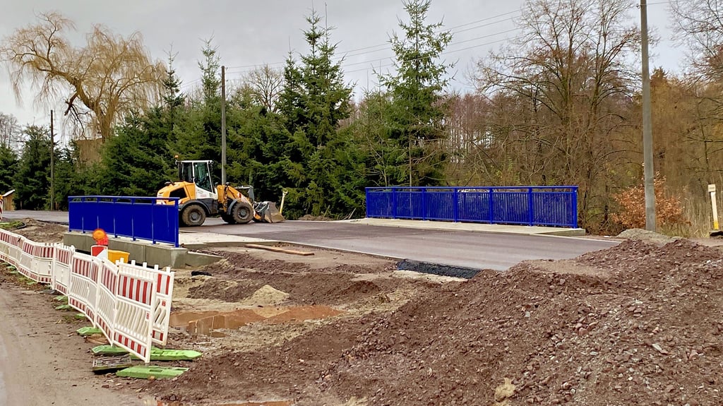 Durch die Arbeiten an der Brücke in Zabakuck ist auch die Kreisstraße 1201 zeitweise gesperrt gewesen. Diese ist nun wieder freigegeben.