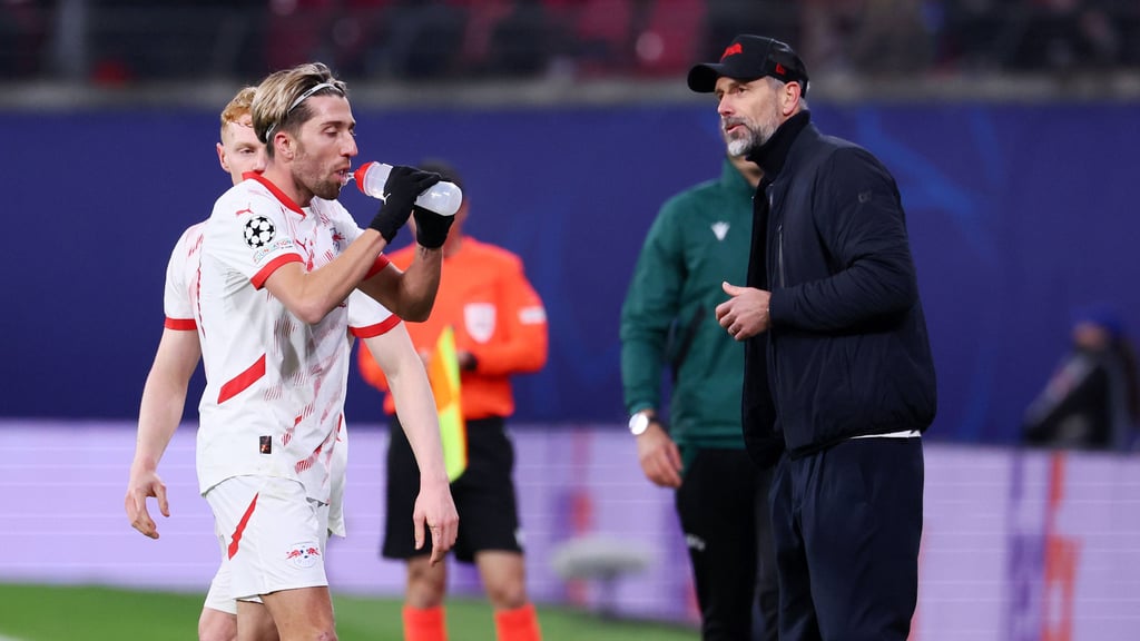 Kevin Kampl /l.) und RB-Trainer Marco Rose.