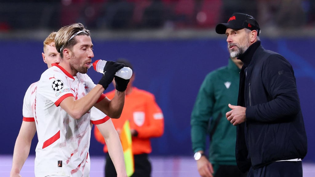 Kevin Kampl /l.) und RB-Trainer Marco Rose.