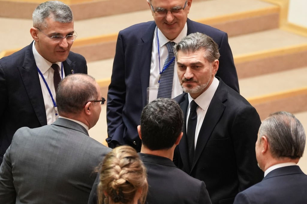 In Georgien ist mit dem Ex-Fußballer Michail Kawelaschwili der Kandidat der Regierungspartei Georgischer Traum zum neuen Präsidenten gewählt worden.