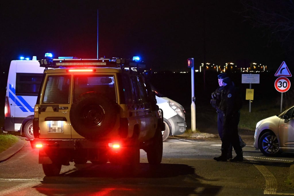 In Nordfrankreich sind mehrere Menschen durch Schüsse gestorben.