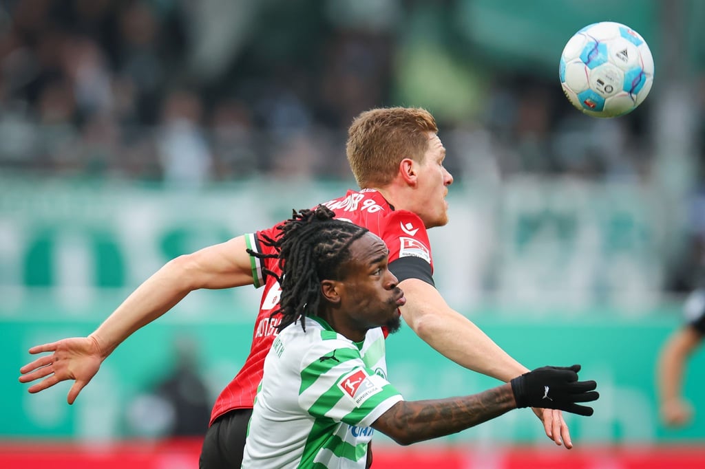 Noel Futkeu (l) lässt die Fürther jubeln.