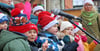 Die Kinder der Awo-Kindertagesstätte Haus des Kindes singen hier ihre Weihnachtslieder auf der Rathaustreppe.