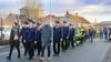 Ein Großteil der Oschersleber Feuerwehrleute und Bürgermeister Benjamin Kanngießer reihten sich zu Fuß in den Umzug vom alten zum neuen Gerätehaus ein.