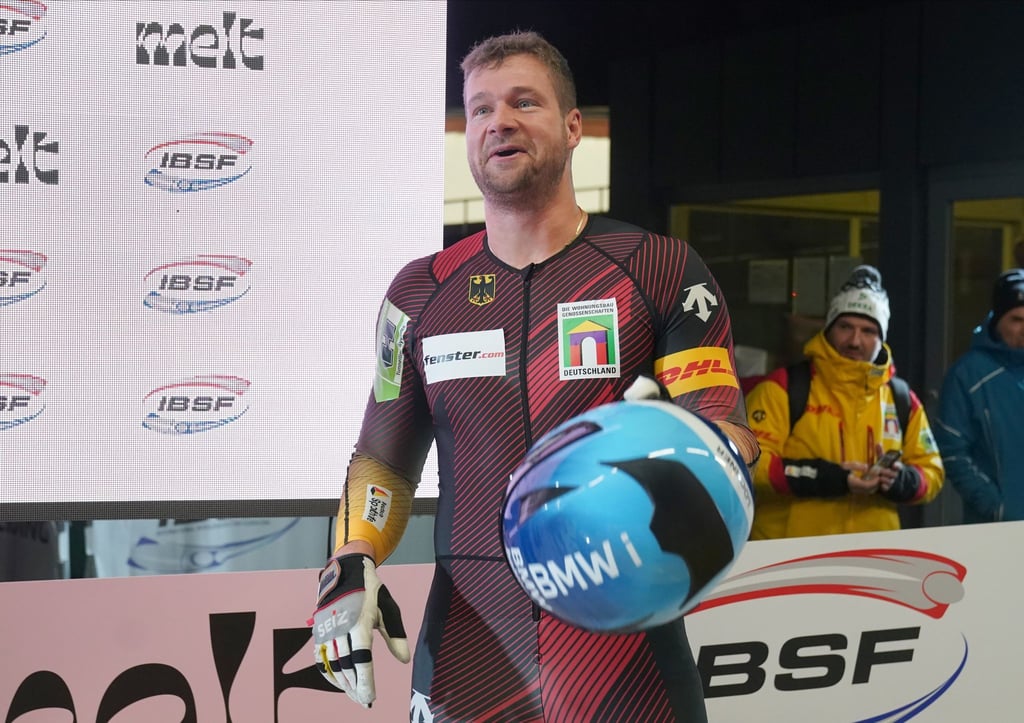 Johannes Lochner fährt beim Zweierbob-Weltcup in Sigulda mit seinem neuen Anschieber Jörn Wenzel sofort auf Rang eins.