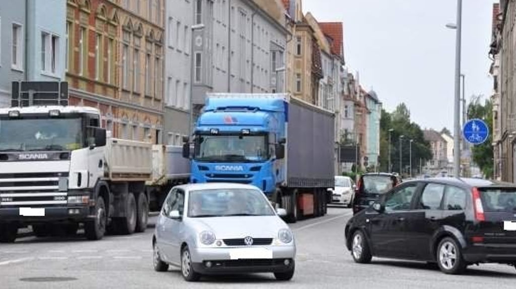 Zwischen 12.000 und 16.000 Fahrzeuge fahren jeden Tag auf der Bundesstraße 81 durch Halberstadt.