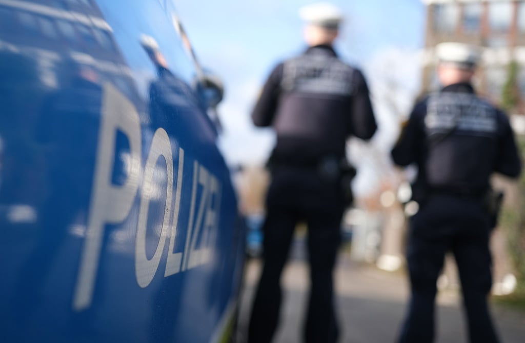 Die Polizei verfolgte einen 16-Jährigen, der mit einem Auto floh.