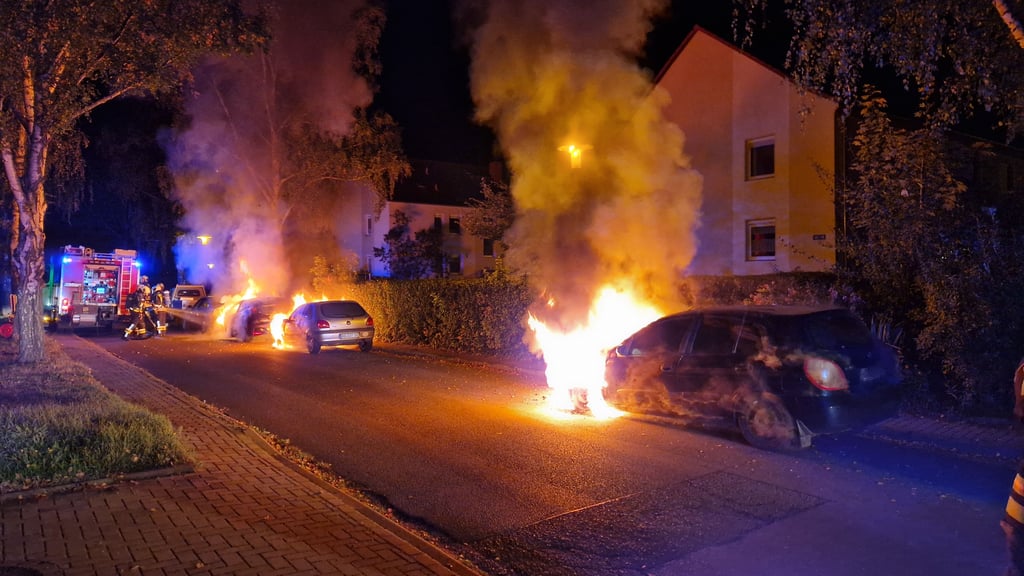 In Halle-Dölau wurden am 5. Oktober mehrere Autos angezündet.