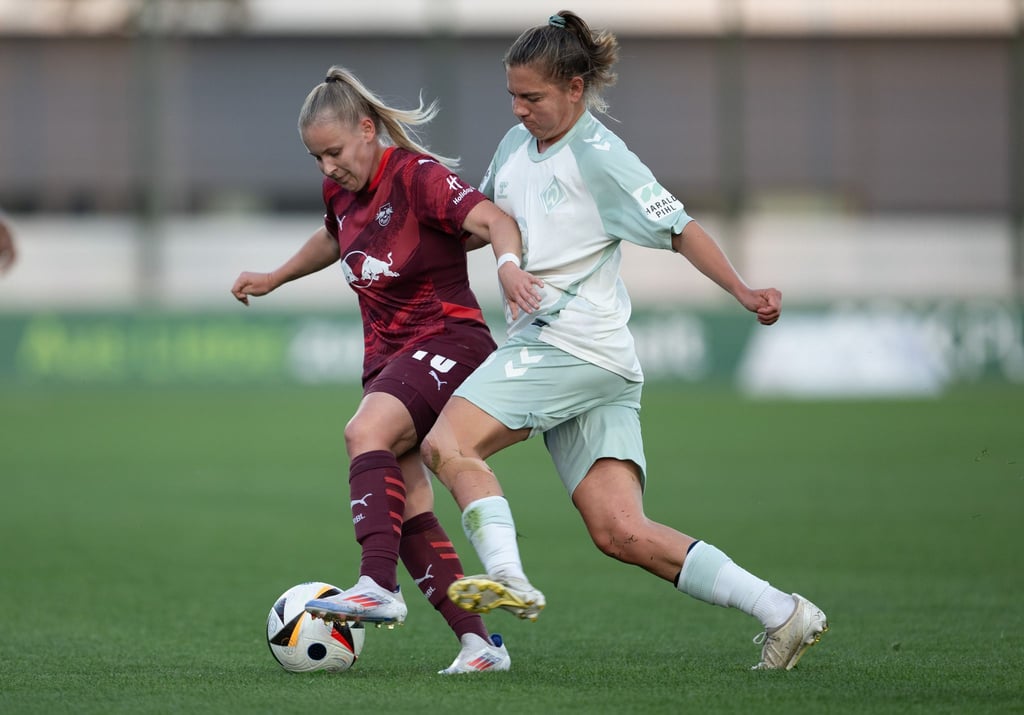 Vanessa Fudalla (l) trifft in Köln.