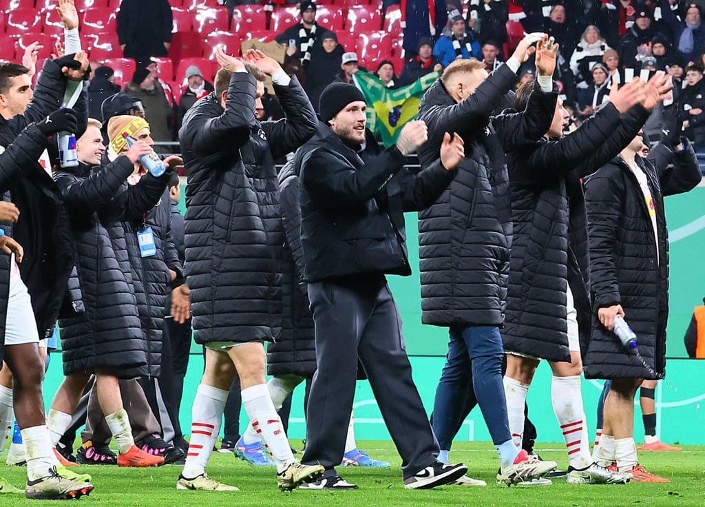 David Raum konnte nicht spielen, aber durfte gegen Frankfurt auf die Bank.