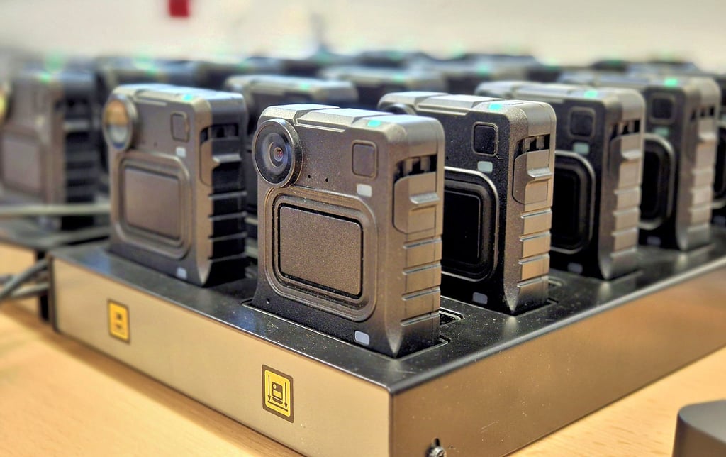 Die neuen Bodycams, mit denen die Polizisten in Stendal seit Montag, 16. Dezember, arbeiten.