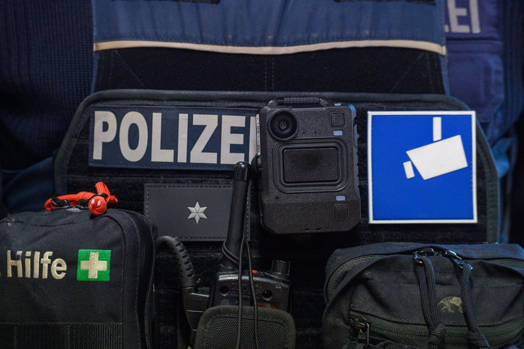 Die Polizisten im Norden Sachsen-Anhalts sind zuerst mit den Bodycams ausgestattet worden.